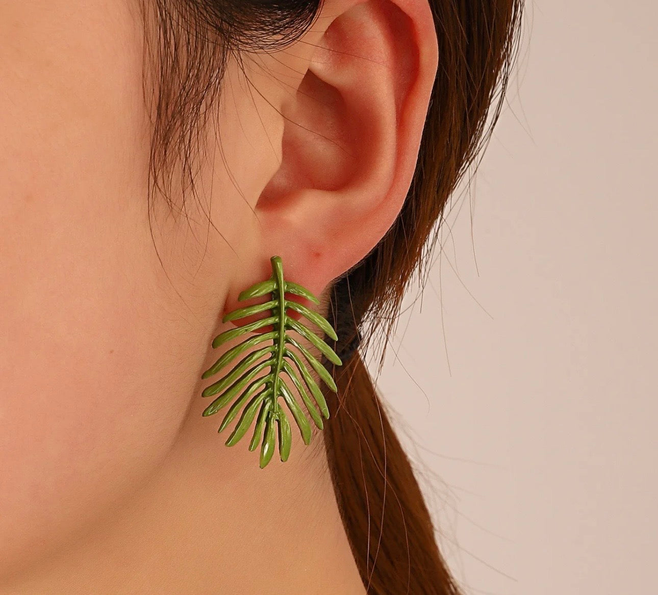 Green painted metal studs pair
