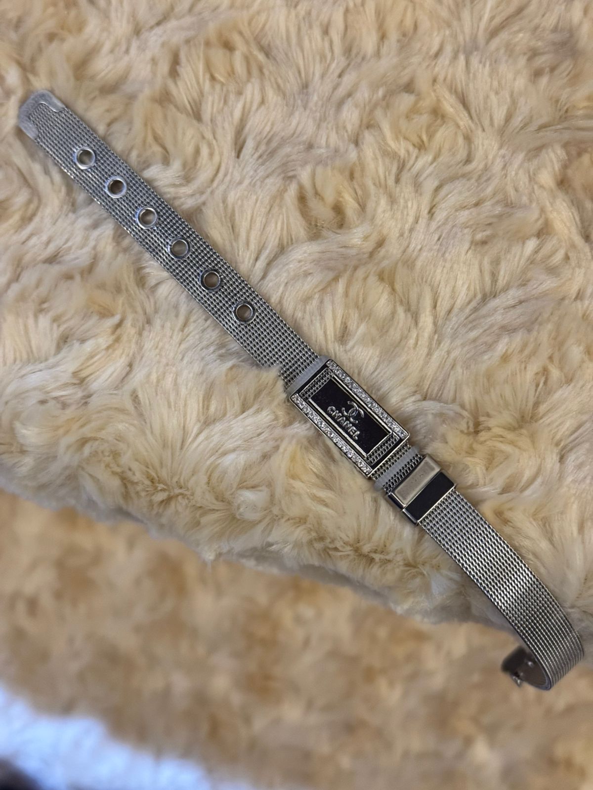 Elegant Silver Mesh Bracelet Watch – Luxury Minimal Design