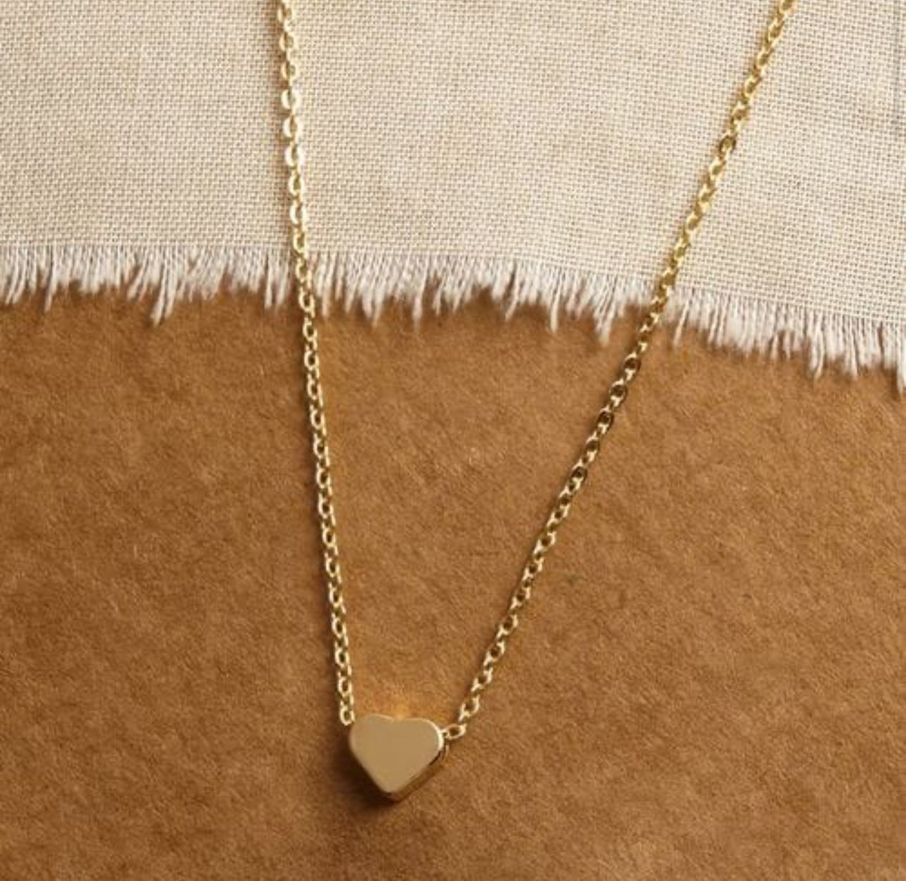 Golden Heart Pendant Necklace – Classic Love-Inspired Elegance